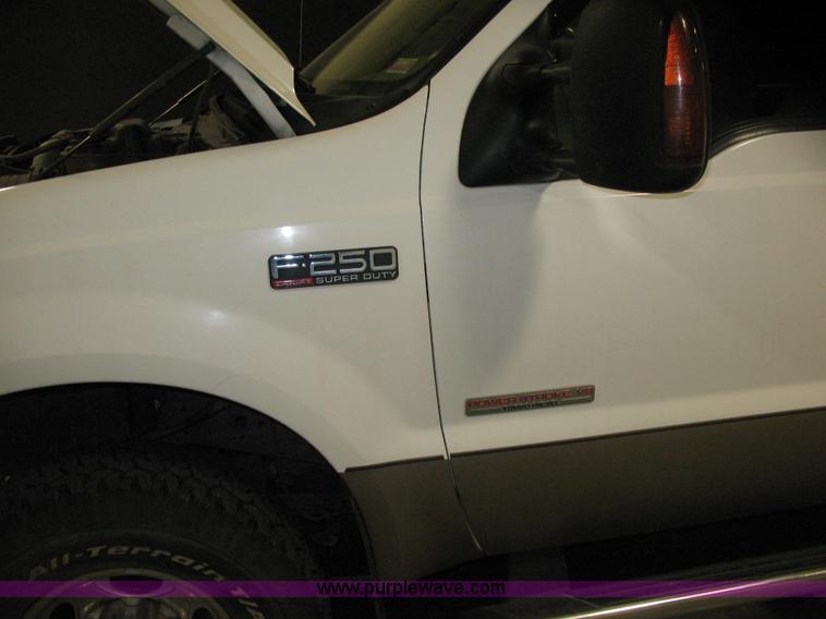 image for item B1671 2004 Ford F250 Lariat Super Duty pickup truck