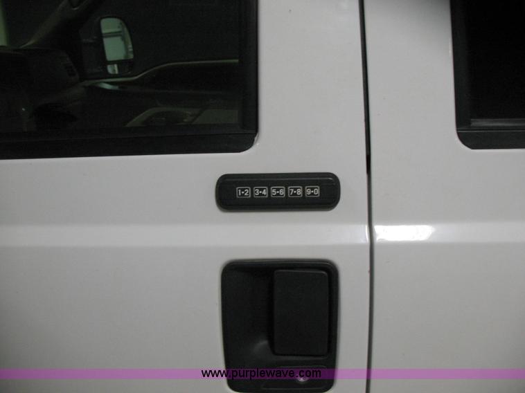 image for item B1671 2004 Ford F250 Lariat Super Duty pickup truck