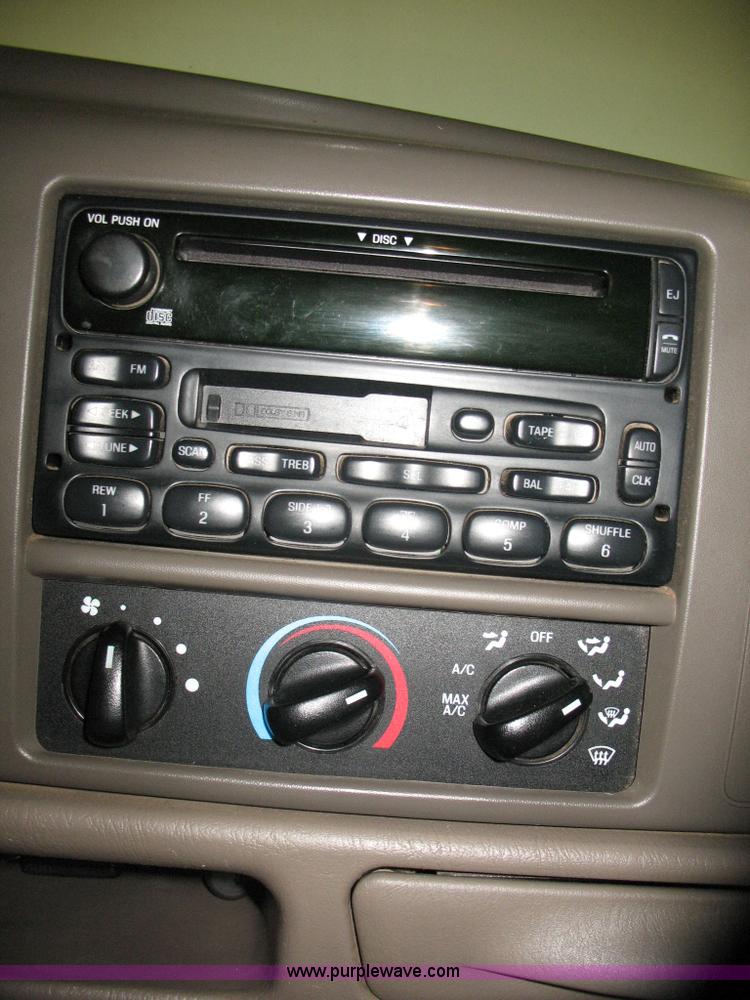 image for item B1671 2004 Ford F250 Lariat Super Duty pickup truck