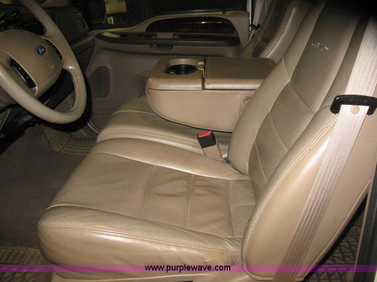 image for item B1671 2004 Ford F250 Lariat Super Duty pickup truck