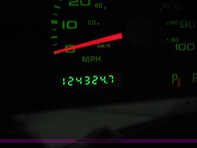 image for item B1671 2004 Ford F250 Lariat Super Duty pickup truck