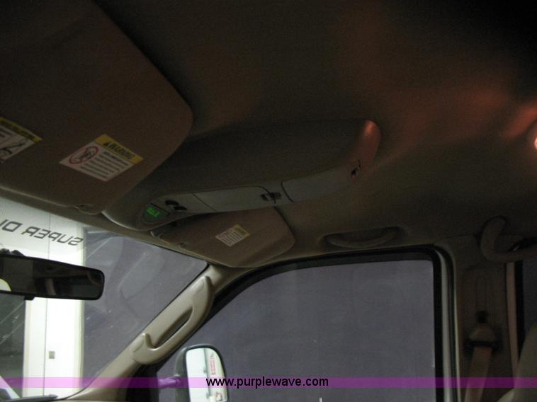 image for item B1671 2004 Ford F250 Lariat Super Duty pickup truck