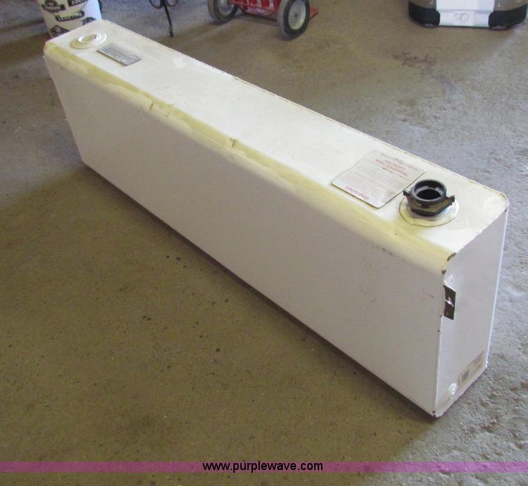 image for item B1672 DeeZee 40 gallon fuel tank
