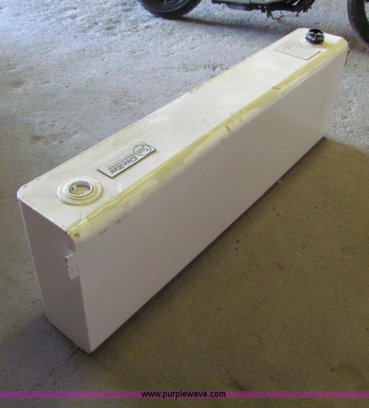 image for item B1672 DeeZee 40 gallon fuel tank