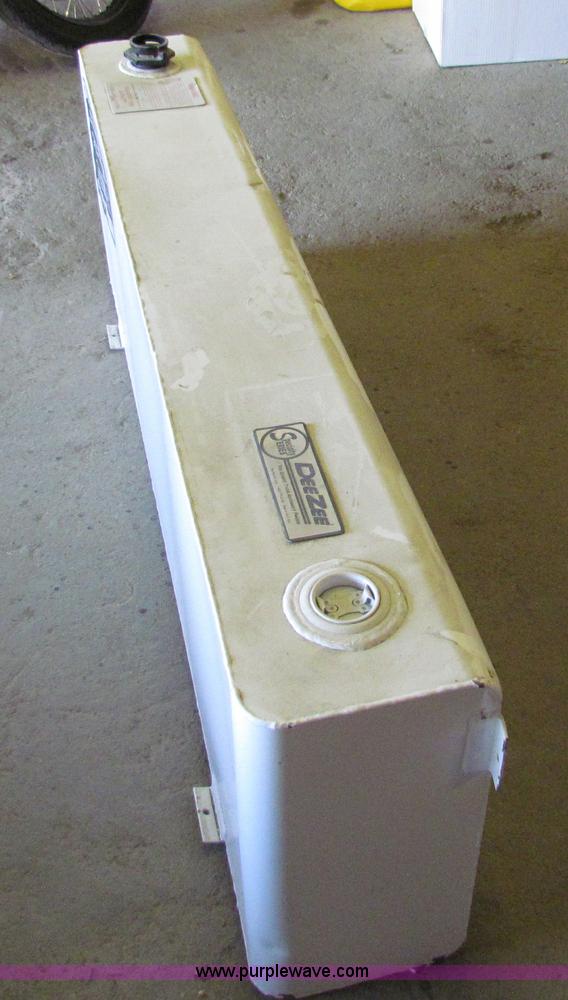 image for item B1672 DeeZee 40 gallon fuel tank