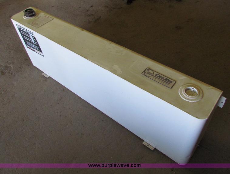 image for item B1672 DeeZee 40 gallon fuel tank