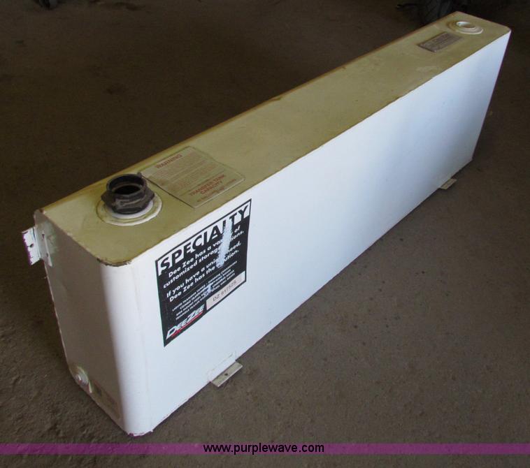 image for item B1672 DeeZee 40 gallon fuel tank