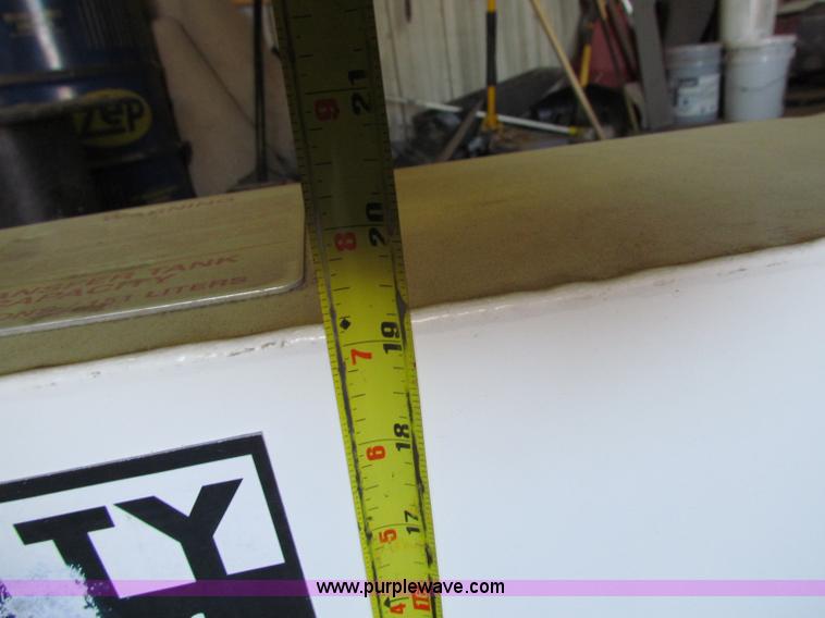 image for item B1672 DeeZee 40 gallon fuel tank