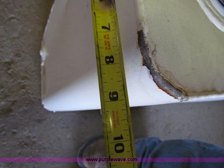 image for item B1672 DeeZee 40 gallon fuel tank