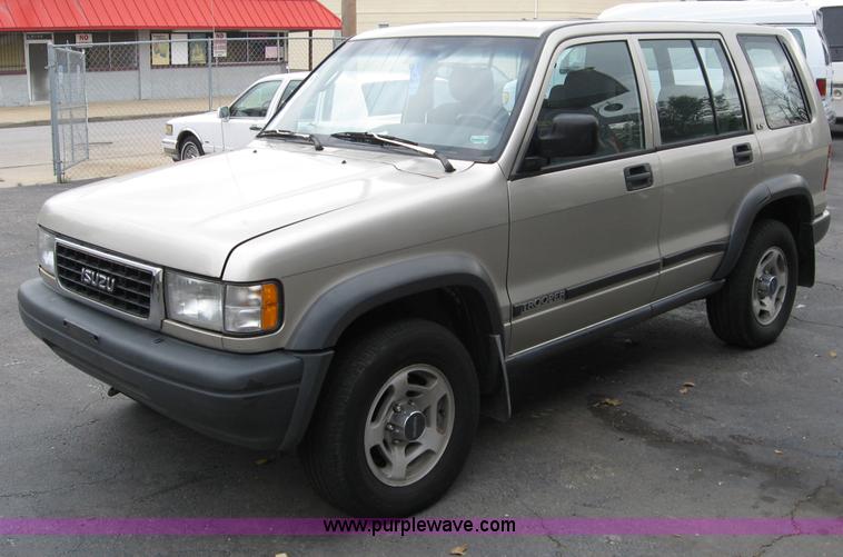 image for item B6404 1996 Isuzu Trooper S SUV