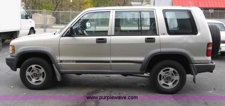 image for item B6404 1996 Isuzu Trooper S SUV