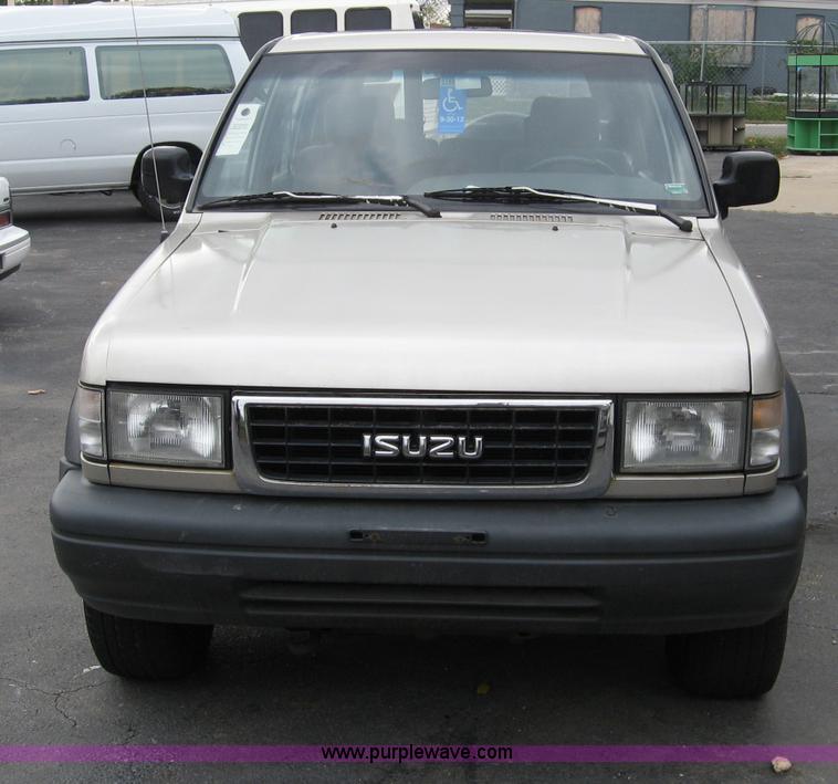 image for item B6404 1996 Isuzu Trooper S SUV
