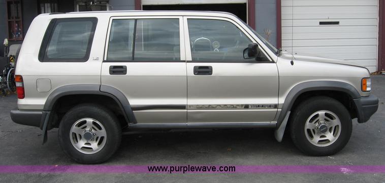 image for item B6404 1996 Isuzu Trooper S SUV