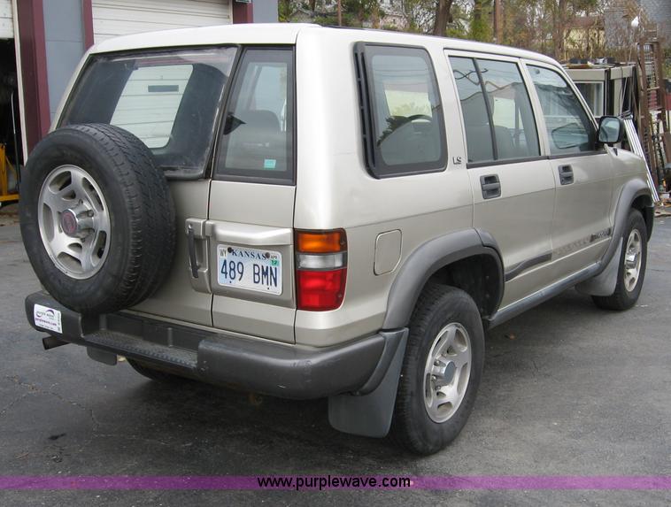 image for item B6404 1996 Isuzu Trooper S SUV