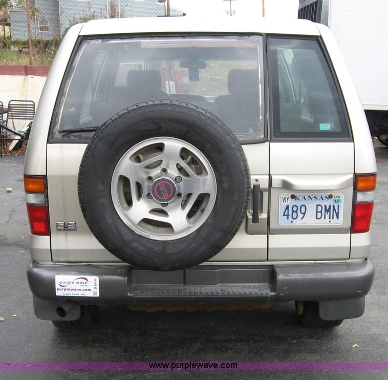 image for item B6404 1996 Isuzu Trooper S SUV