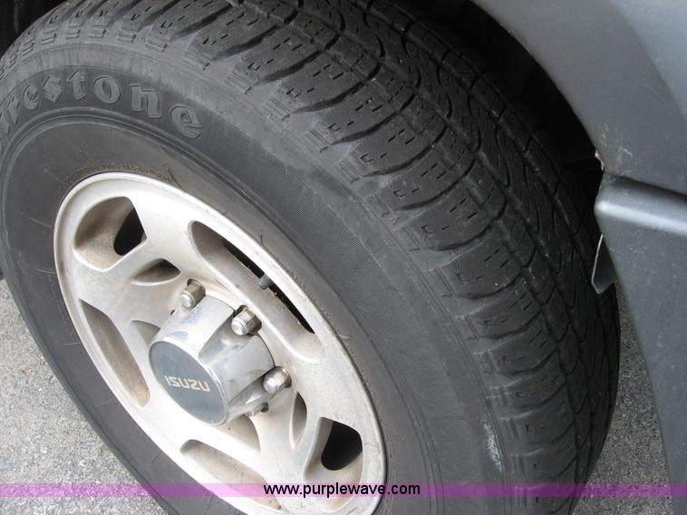 image for item B6404 1996 Isuzu Trooper S SUV