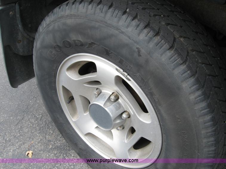 image for item B6404 1996 Isuzu Trooper S SUV