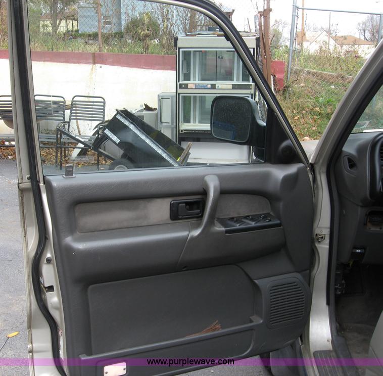 image for item B6404 1996 Isuzu Trooper S SUV