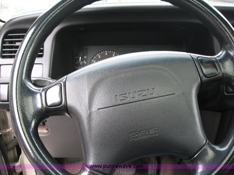 image for item B6404 1996 Isuzu Trooper S SUV