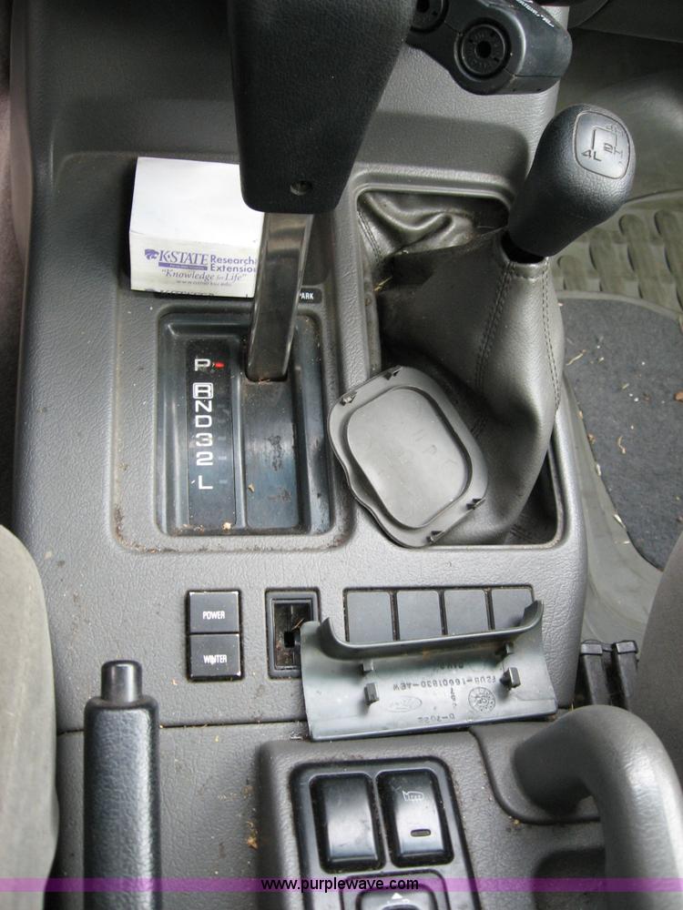 image for item B6404 1996 Isuzu Trooper S SUV