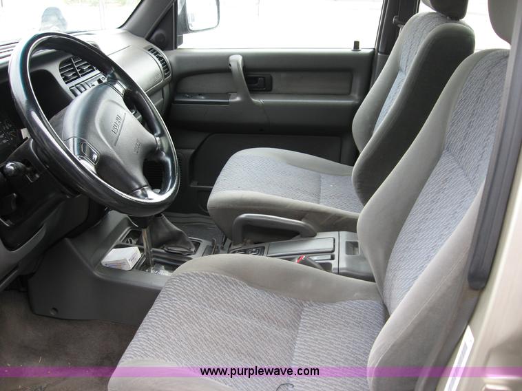 image for item B6404 1996 Isuzu Trooper S SUV