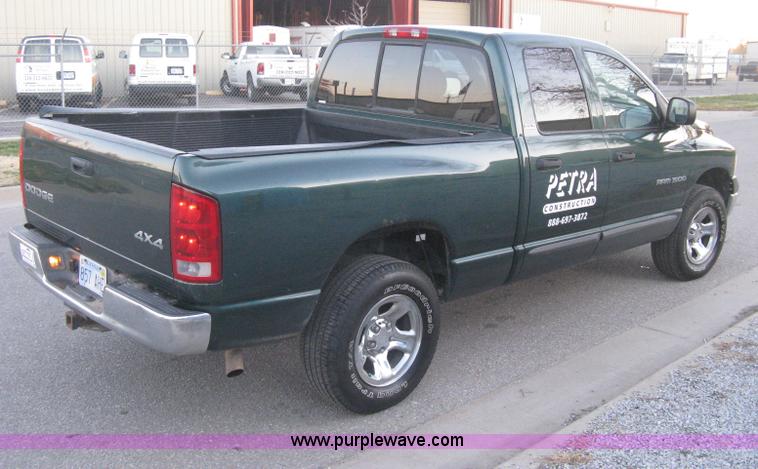 image for item B8235 2002 Dodge Ram 1500 SLT pickup truck