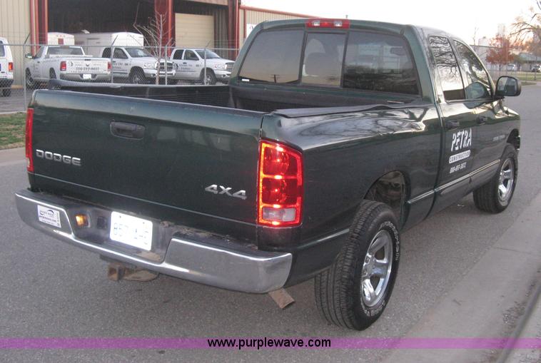 image for item B8235 2002 Dodge Ram 1500 SLT pickup truck