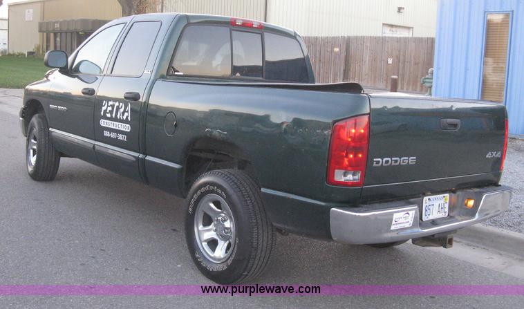 image for item B8235 2002 Dodge Ram 1500 SLT pickup truck