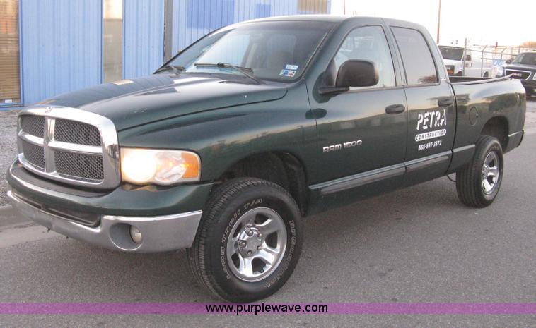 image for item B8235 2002 Dodge Ram 1500 SLT pickup truck