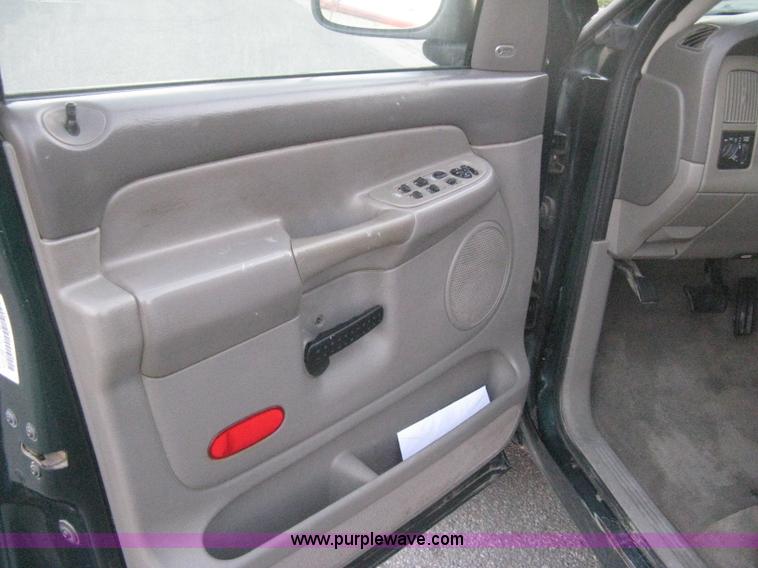 image for item B8235 2002 Dodge Ram 1500 SLT pickup truck