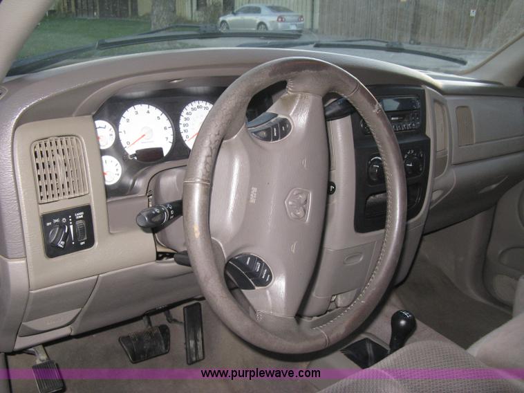 image for item B8235 2002 Dodge Ram 1500 SLT pickup truck