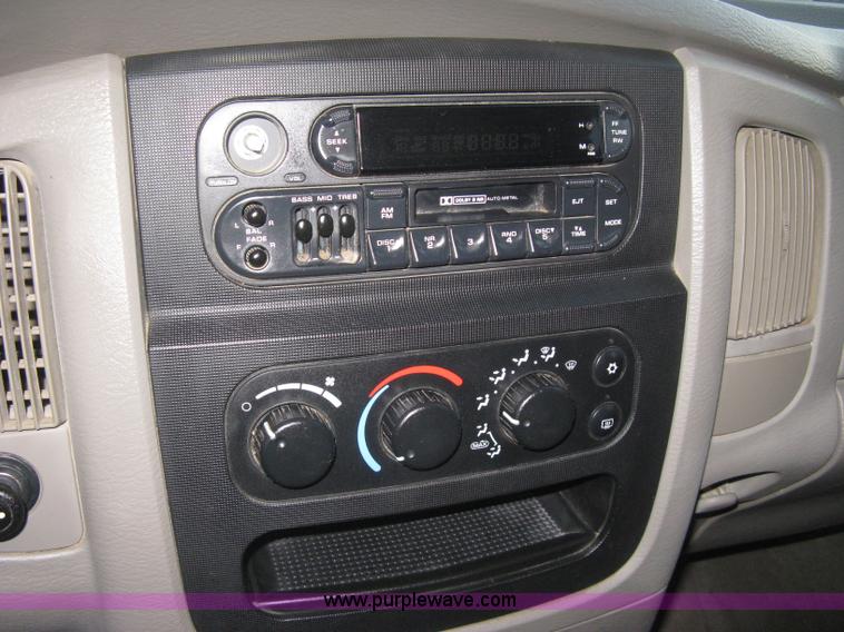 image for item B8235 2002 Dodge Ram 1500 SLT pickup truck