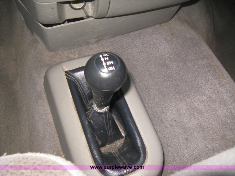 image for item B8235 2002 Dodge Ram 1500 SLT pickup truck