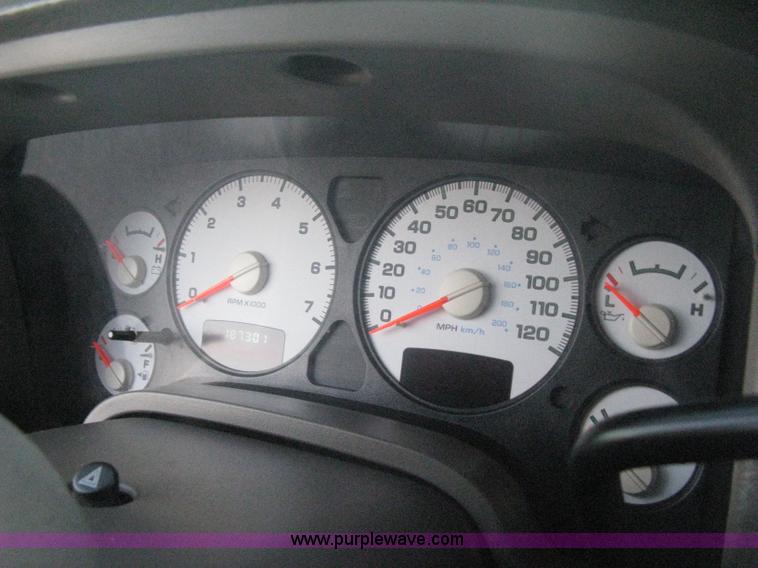 image for item B8235 2002 Dodge Ram 1500 SLT pickup truck