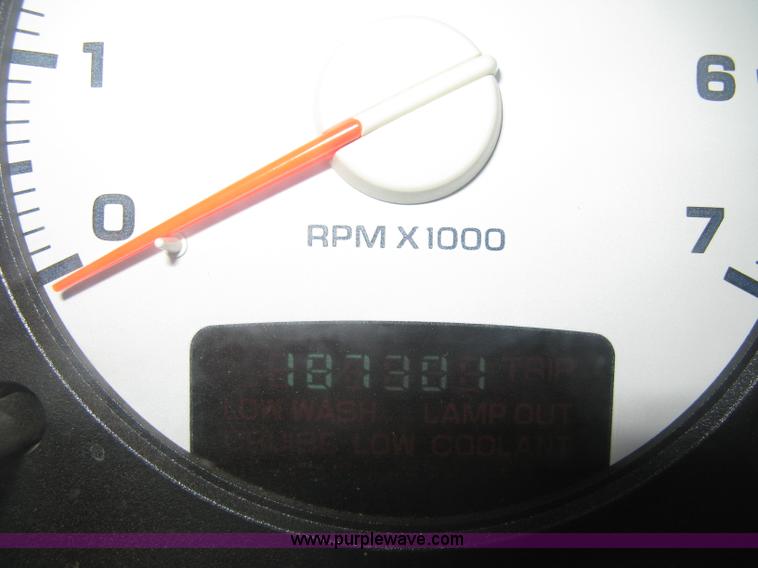 image for item B8235 2002 Dodge Ram 1500 SLT pickup truck