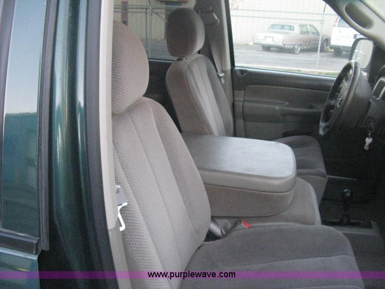 image for item B8235 2002 Dodge Ram 1500 SLT pickup truck