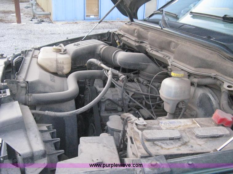 image for item B8235 2002 Dodge Ram 1500 SLT pickup truck