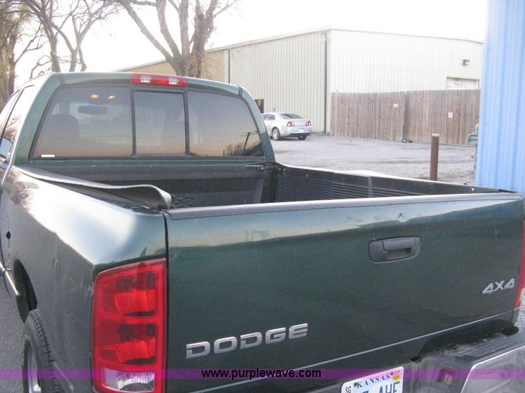 image for item B8235 2002 Dodge Ram 1500 SLT pickup truck