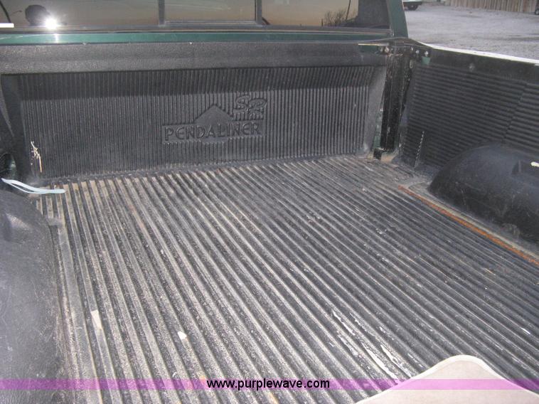 image for item B8235 2002 Dodge Ram 1500 SLT pickup truck