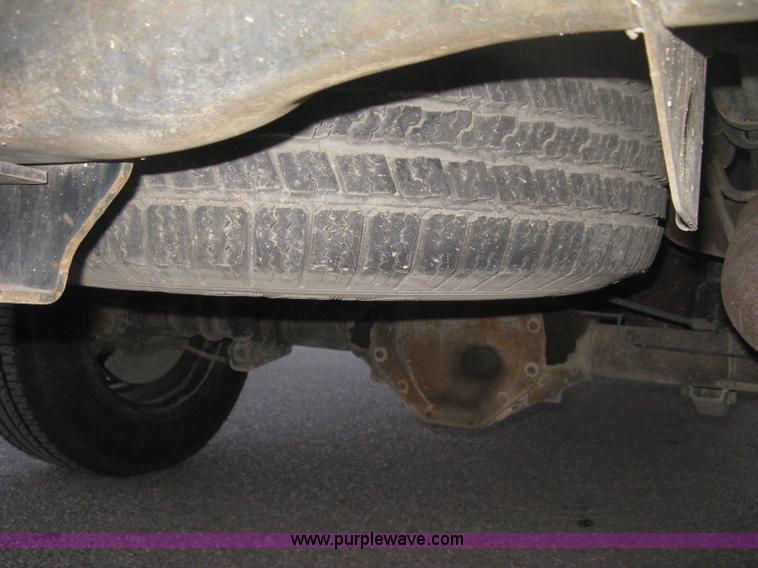 image for item B8235 2002 Dodge Ram 1500 SLT pickup truck