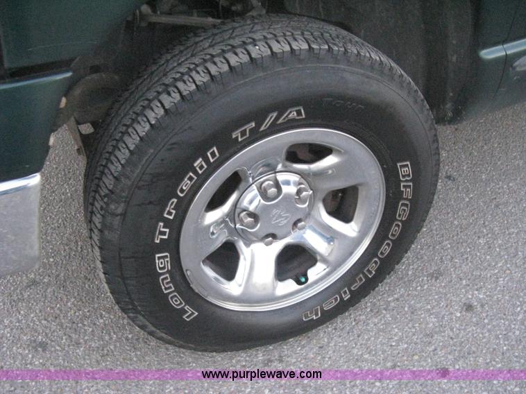 image for item B8235 2002 Dodge Ram 1500 SLT pickup truck