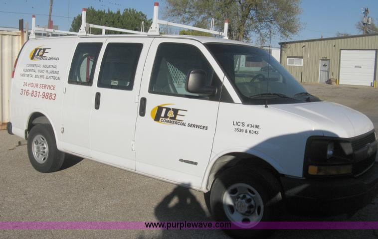image for item B8241 2006 Chevrolet Express 2500 cargo van