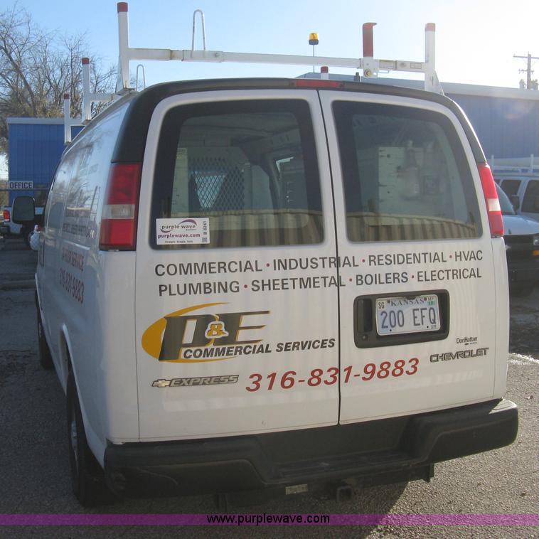 image for item B8241 2006 Chevrolet Express 2500 cargo van