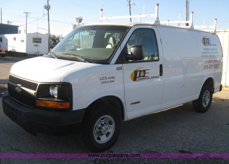 image for item B8241 2006 Chevrolet Express 2500 cargo van