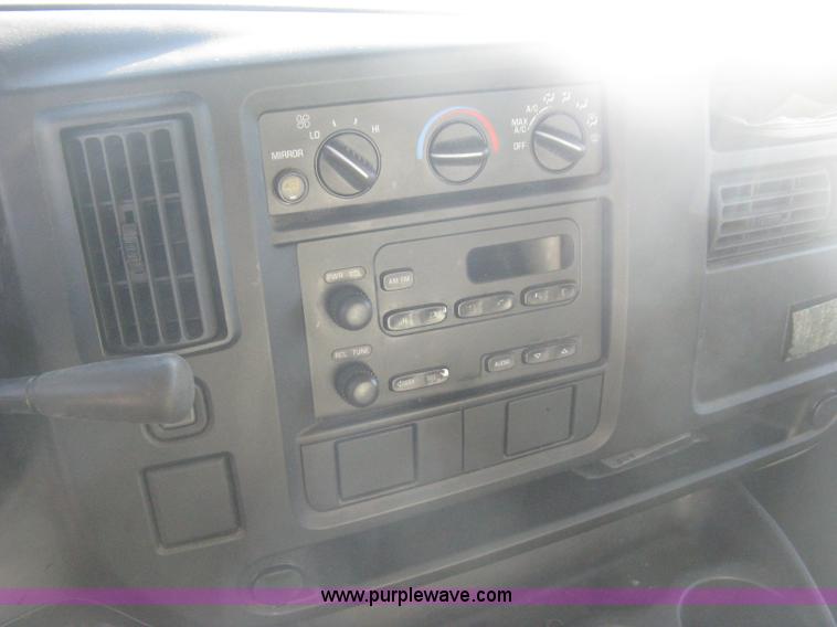 image for item B8241 2006 Chevrolet Express 2500 cargo van