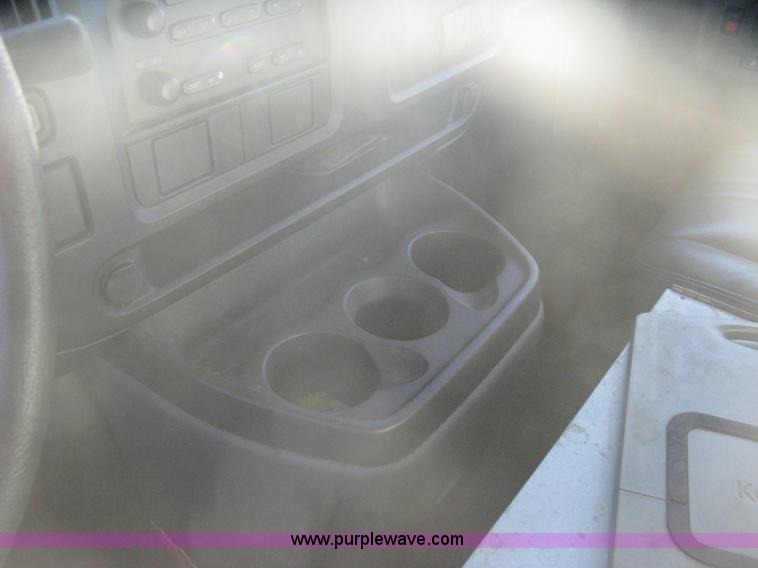 image for item B8241 2006 Chevrolet Express 2500 cargo van