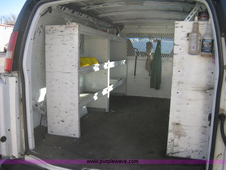 image for item B8241 2006 Chevrolet Express 2500 cargo van