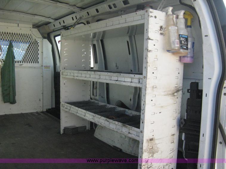 image for item B8241 2006 Chevrolet Express 2500 cargo van