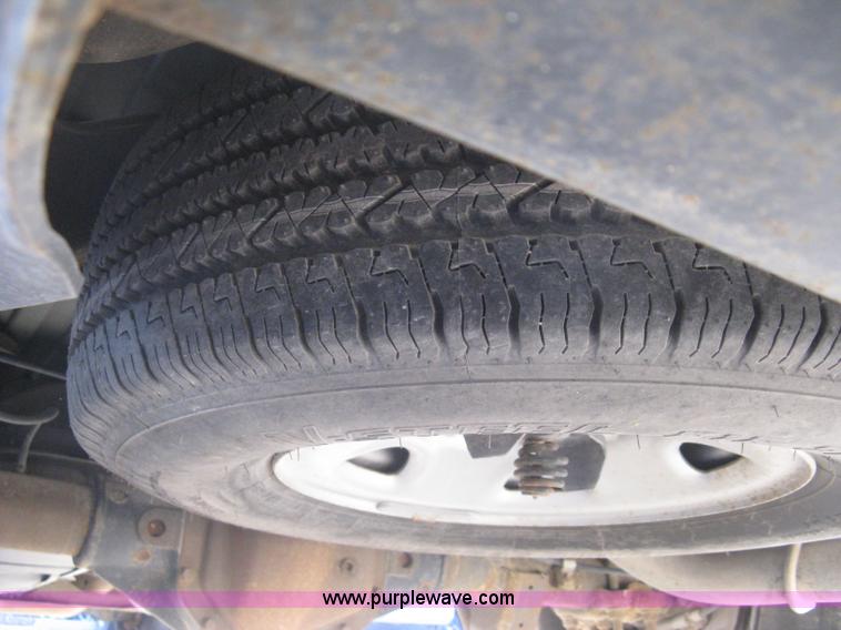 image for item B8241 2006 Chevrolet Express 2500 cargo van