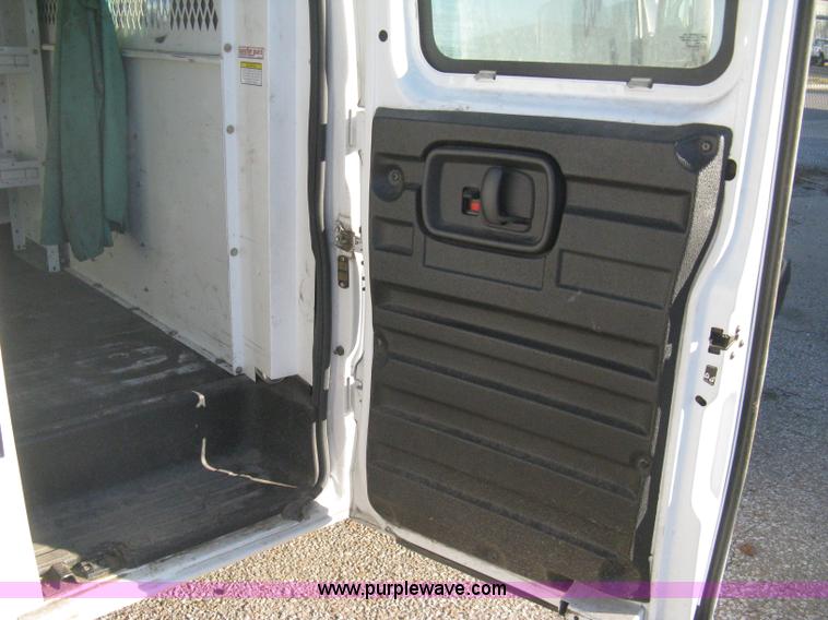 image for item B8241 2006 Chevrolet Express 2500 cargo van